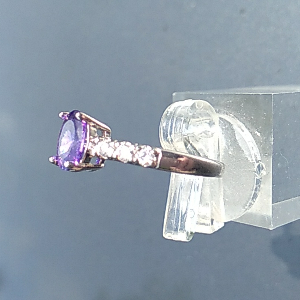 Amethyst and cubic zirconia fashion ring - Picture 4 of 6